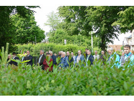 Bittprozession um den Kleinen Berg an Pfingstmontag (© Karl-Franz Thiede)